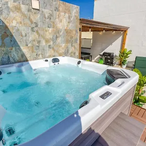 https://villa-luxury-house.hotelssaintjulians.com